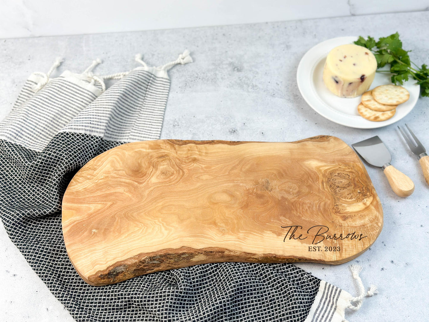 Personalized Olive Wood Serving Board - K&J Keepsakes