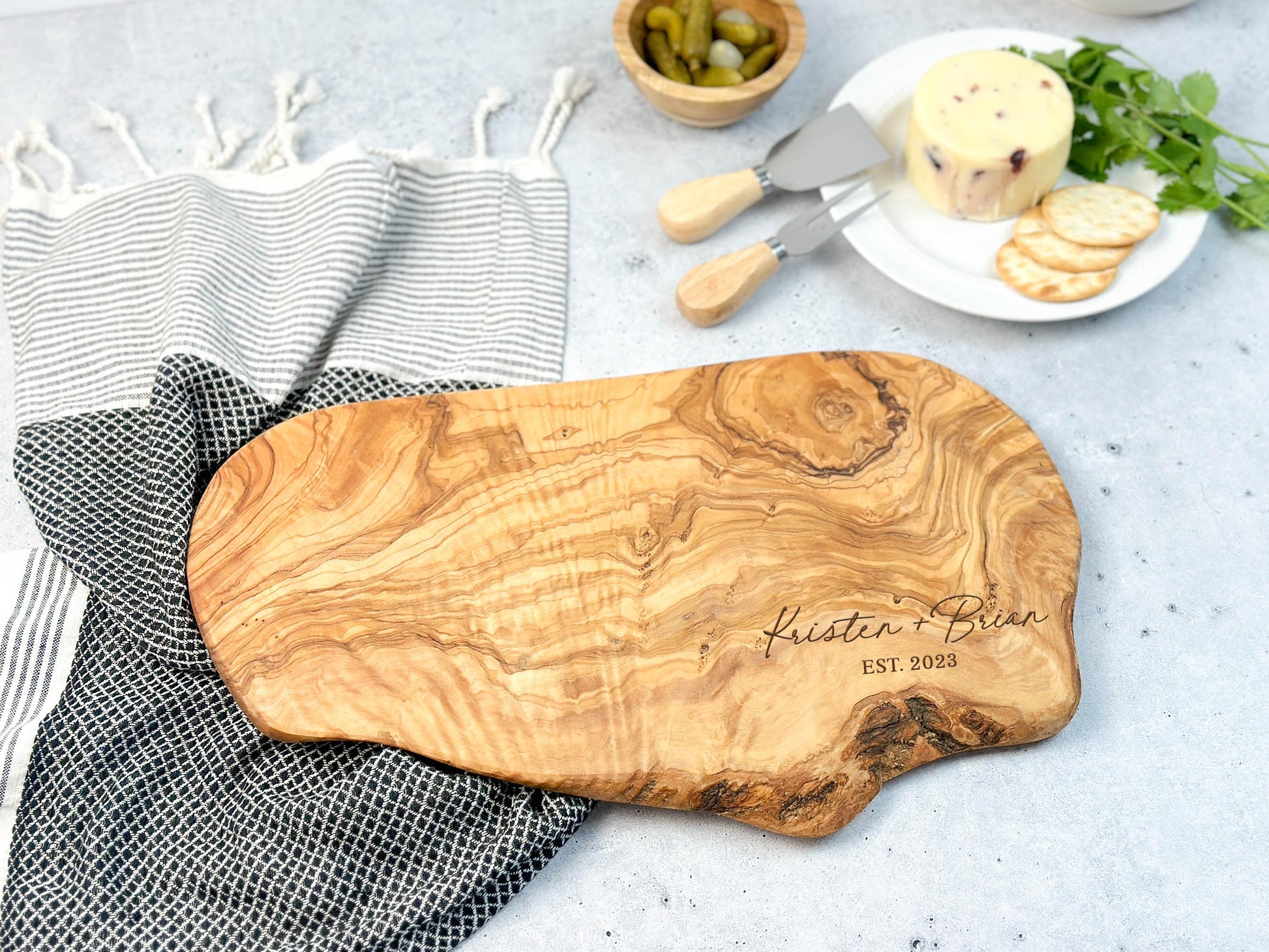 Personalized Olive Wood Serving Board - K&J Keepsakes