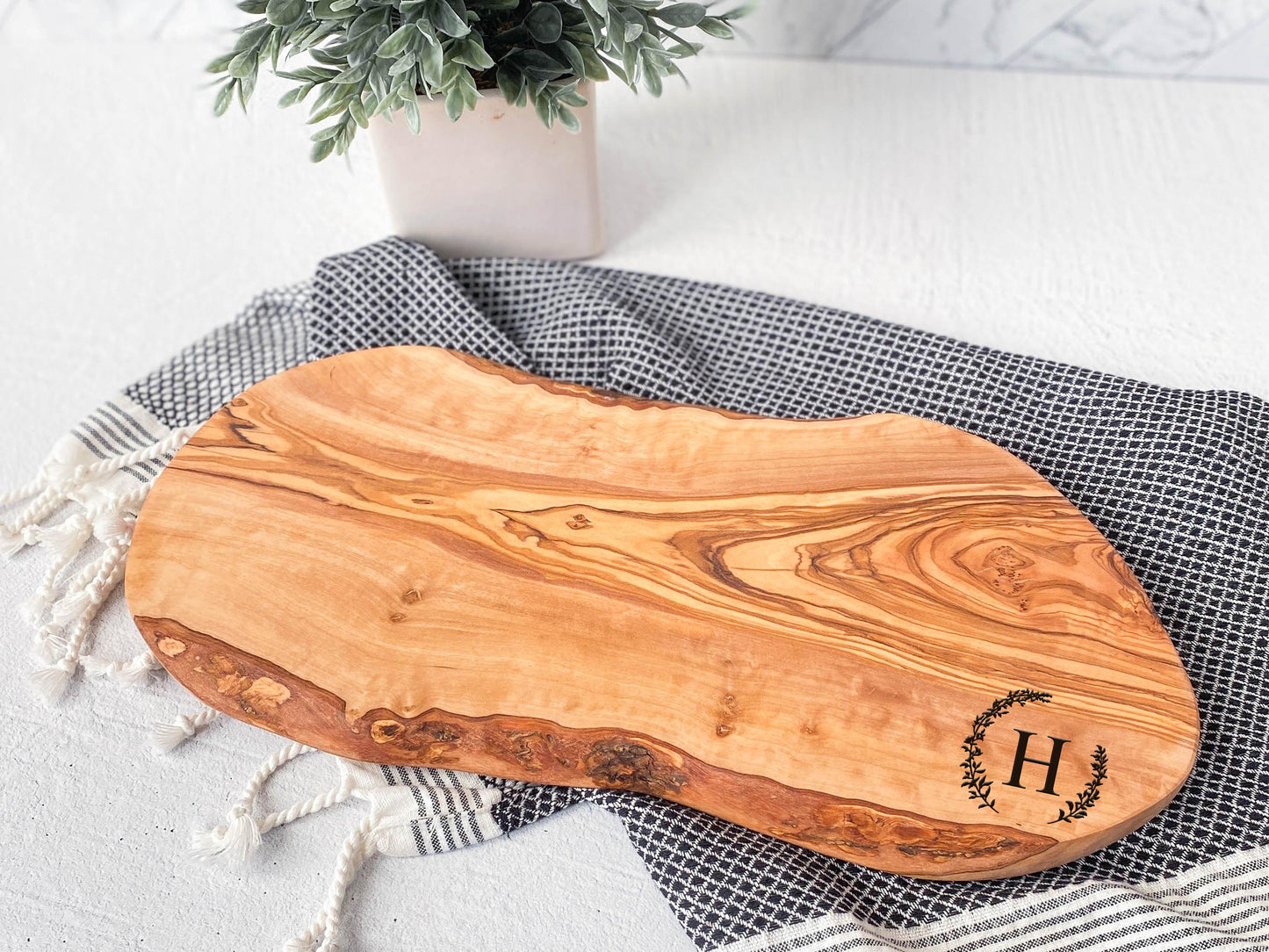 Custom Wreath Olive Wood Charcuterie Board - K&J Keepsakes