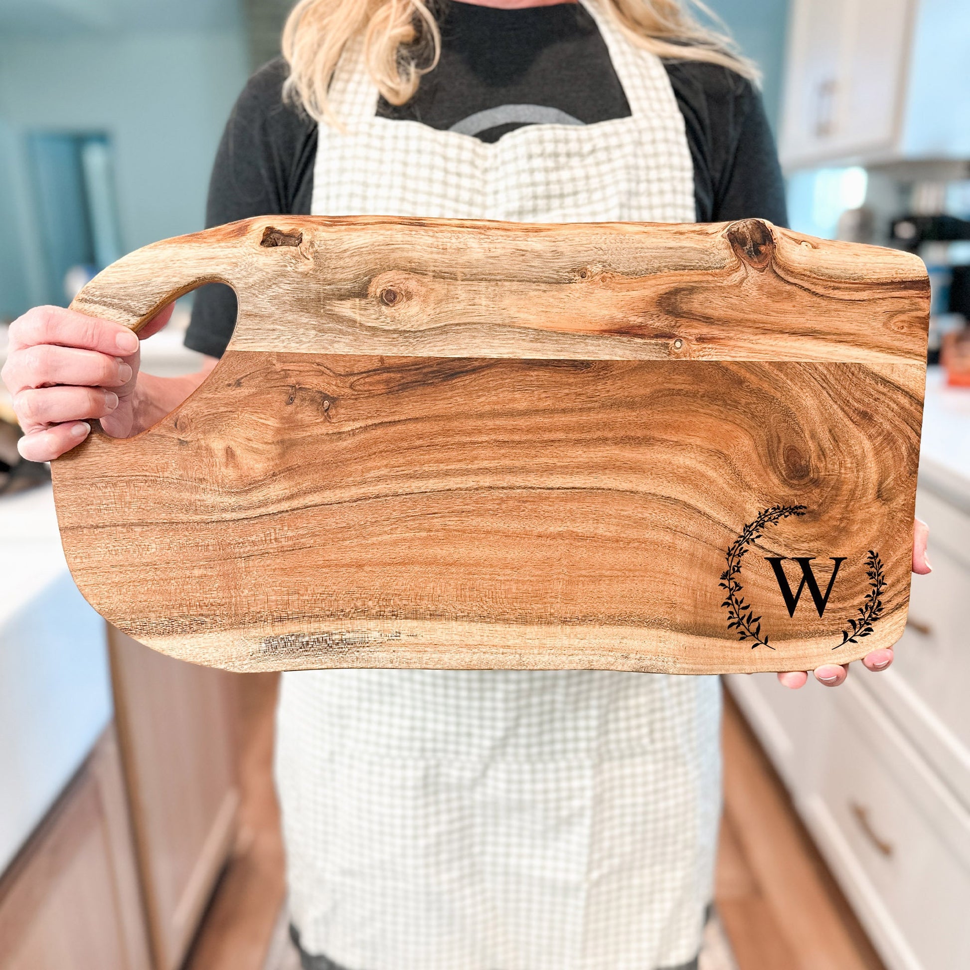 Personalized Cutting Board, Custom Charcuterie Board, Bridal Shower Engagement Gift, Anniversary Gift, Wedding Gift For Couple, Gift For Mom