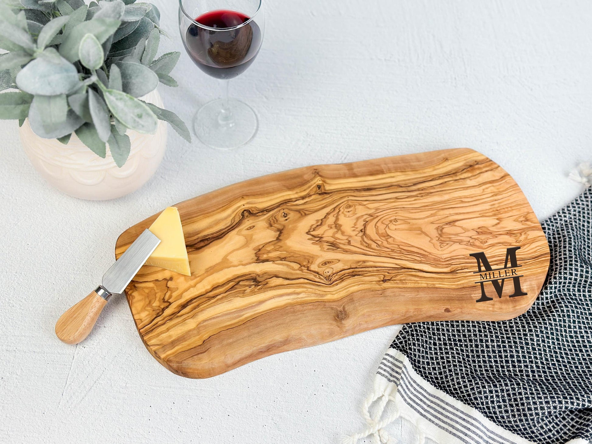 Personalized Monogram Olive Wood Cutting Board - K&J Keepsakes